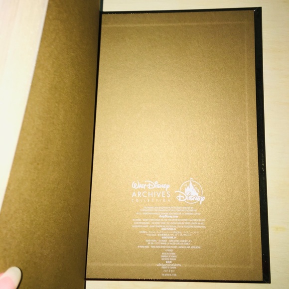 ✨ New Disney Parks Snow White and the Seven Dwarfs Storybook Journal ✨ - Picture 10 of 16